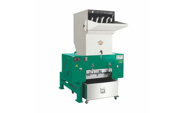 如果塑料破碎机在进料时往外喷料要怎么办？